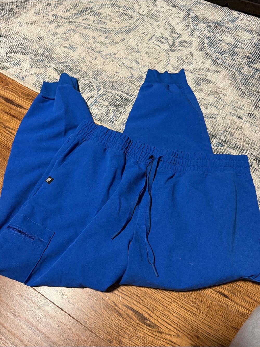 Jaanuu scrub joggers